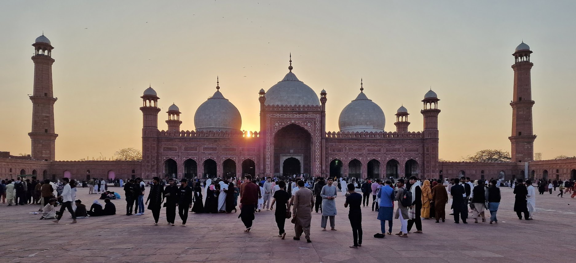pkz25 _ freddy naegels _ lahore badshahi moskee bij zonsondergang.jpg